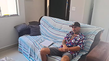 Velho e maduro fode novinha no banheiro