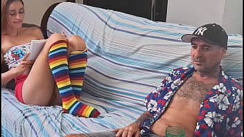 Velho e maduro fode novinha no banheiro