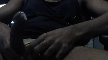 Pau do novinho saindo esperma quente