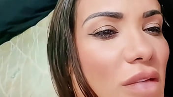 Milf greluda enrolada em caso sigiloso com personal da academia