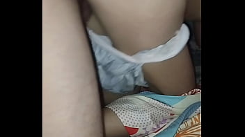 Me gusta ponerla en posición de perrito y darle toda mi verga hasta el fondo