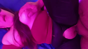 Me folle sin condón a la mejor amiga de mi esposa le encanta el sexo por dinero 2