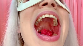 Raspberry vore mia mimi
