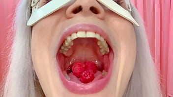 Raspberry vore mia mimi