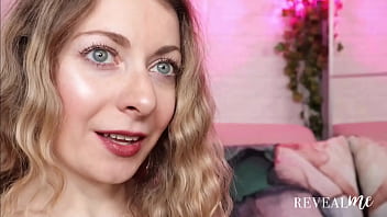 Revealme blonde beauty’s vibrator and dildo dance