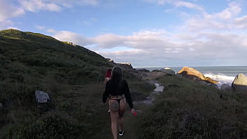 Aquele passeio na praia com muita sacanagem no final