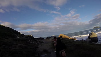 Aquele passeio na praia com muita sacanagem no final
