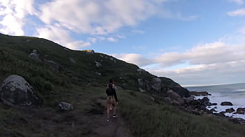 Aquele passeio na praia com muita sacanagem no final
