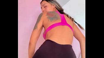 Galega Gostosa Com Shortinho Socado thumbnail