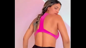 Galega gostosa com shortinho socado