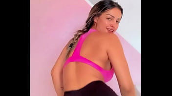 Galega gostosa com shortinho socado