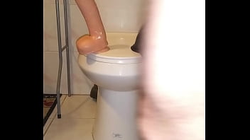 Nice dildo session deep ass