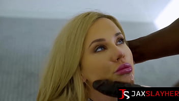 Wild savannah bond gives in to bbc fucking