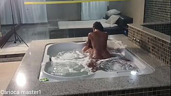 Novinha da favela sentando firme