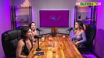 Eu amo o fetiche de pingar vela quente em mim