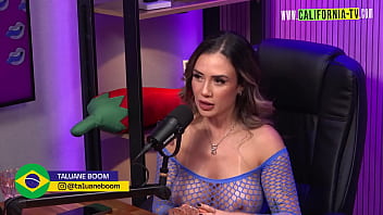 Eu amo o fetiche de pingar vela quente em mim