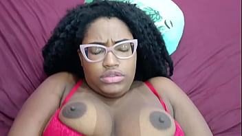 Morena tarada fudendo com safado até tirar o leite