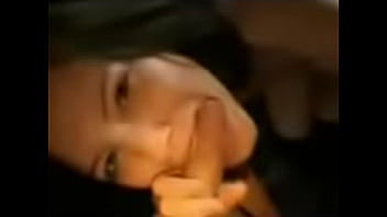 Ninfetinha liberando o cuzinho para o amigo mpeg4