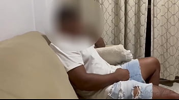 Pegou a gente no flagra sabe que eu sou putinha não fica bolado relaxa e vem me comer também