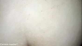 Safadinha recebendo duas gozadas