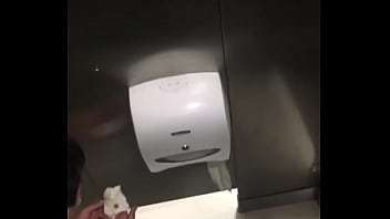 Espiando Hombre En Baño Cagando thumbnail