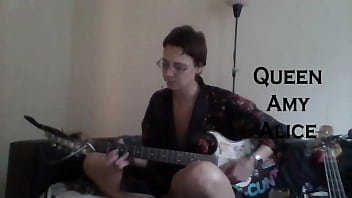 Cutie strumming