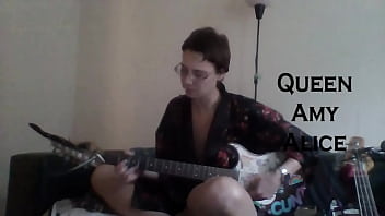 Cutie strumming