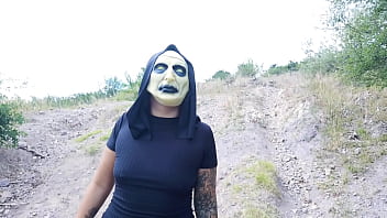 Valak se aparece en el cerro embrujado