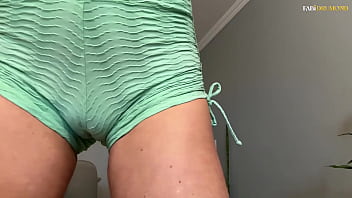 Milf volta do treino com o plug no cu e se masturba toda suada– fabi drumond