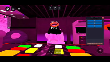 Pasandola bien en roblox con una amiga