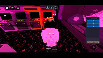 Pasandola bien en roblox con una amiga