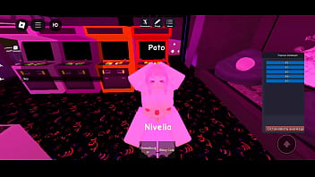 Pasandola bien en roblox con una amiga