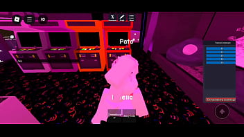 Pasandola bien en roblox con una amiga