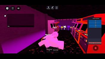 Pasandola bien en roblox con una amiga