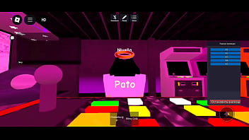 Pasandola bien en roblox con una amiga