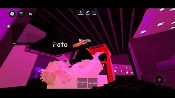 Pasandola bien en roblox con una amiga