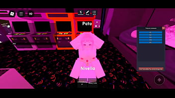 Pasandola bien en roblox con una amiga