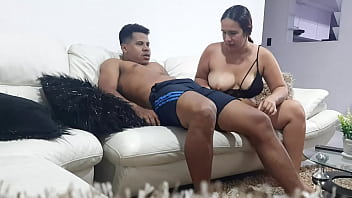 Que rico me lo chupa esta perra Que rico me lo chupa esta perra