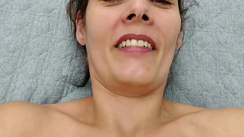 Novinho fodendo uma coroa gostosa de 60 anos e fazendo ela delirar de tesão