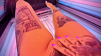 Come join me on the sunbed babe