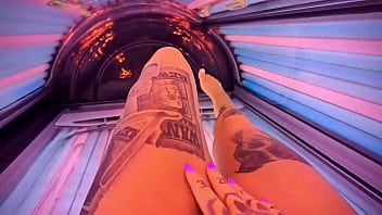 Come join me on the sunbed babe