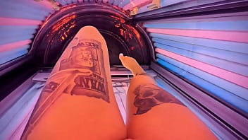 Come join me on the sunbed babe