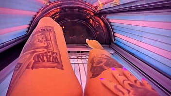 Come join me on the sunbed babe