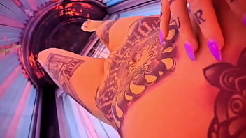 Come join me on the sunbed babe