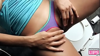 Incredible body latina cameltoe deepthroats drools all over cock