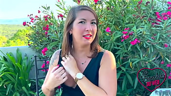 Lexie brune sulfureuse veut une bite pour combler son derrière