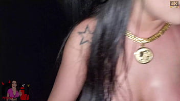 Safada fodendo sem camisinha com desconhecido no gloryhole