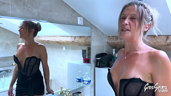 Milena coquine torride aime les trios explosifs