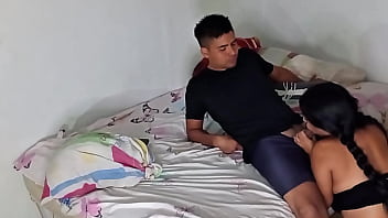 ¡me follo a mi ex mientras hablo por teléfono con mi novio ¡le enseño que ahora me cabe toda la polla en la boca subtitulado