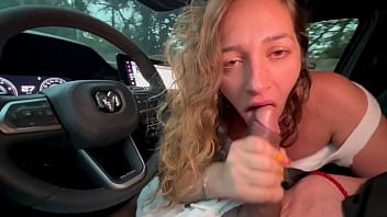 Peguei carona com meu chefe e mamei o pau dele até ganhar leitinho